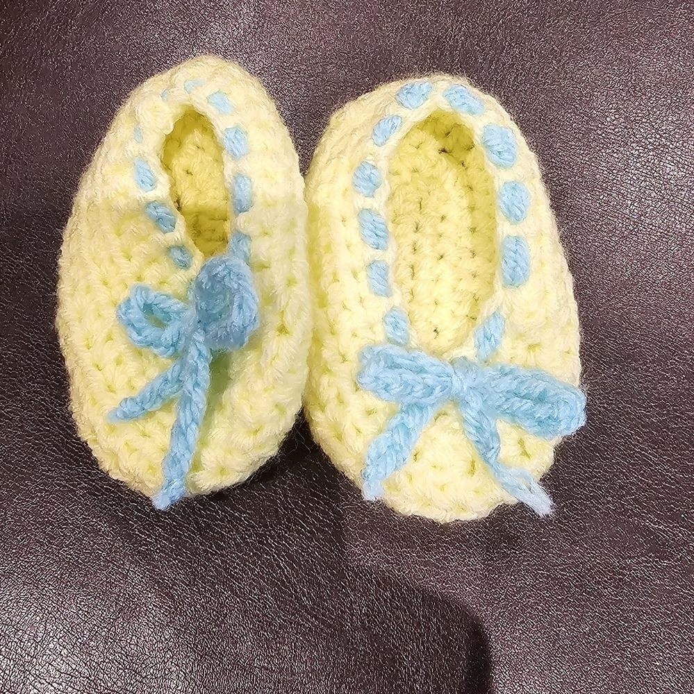 Crocheted Baby Layette - 4 Piece - Picture 7 of 8